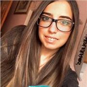 Me llamo Macarena, tengo 20 años y actualmente me encuentro estudiando la carrera de psicología. Me considero una persona organizada, tranquila, amable y a la que le gusta ayudar a los demás en todo lo que pueda. En este caso, os ayudaría con aquellas asi